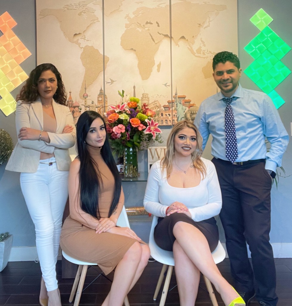 Sergio Reyes y el equipo de Monroe Financial